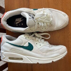Women’s Nike Air Max Size 8